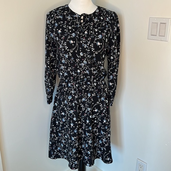 LOFT Dresses & Skirts - Ann Taylor Loft Floral Long Sleeve Dress Size M